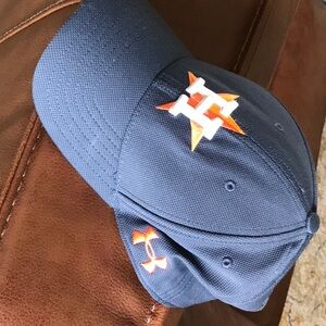 Men’s Under Amour Astros cap.